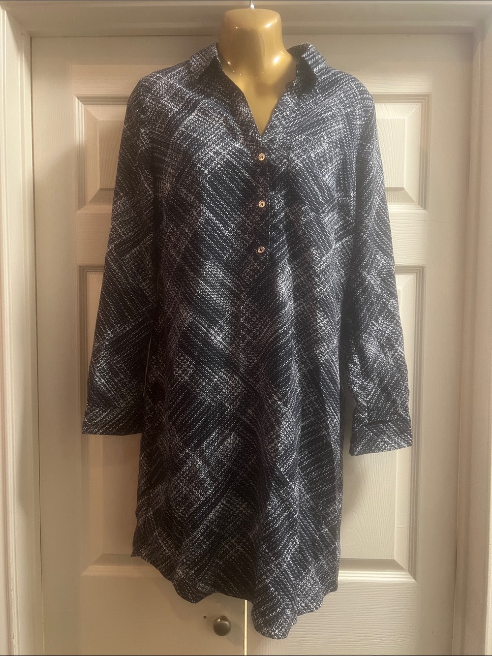 The Limited Navy and White Plaid Long-Sleeve Shirt Dress (Bin 6-019)